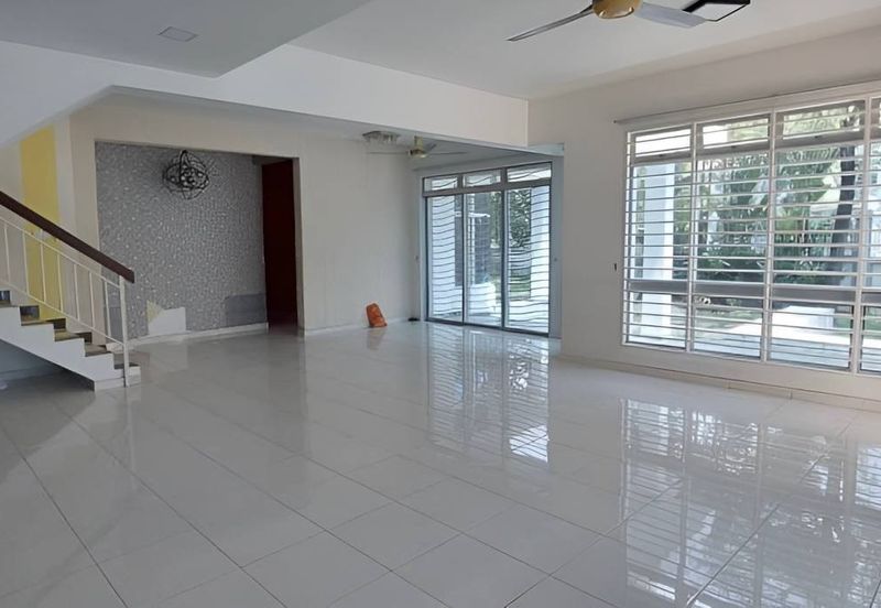 CORNER FACING OPEN, SPACIOUS 5 BIG ROOMS  Double Storey CORNER LOT Taman Bandar Senawang, Seremban 