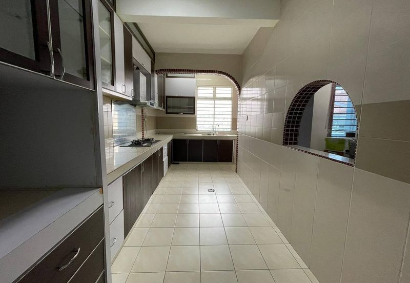CORNER FACING OPEN, SPACIOUS 5 BIG ROOMS  Double Storey CORNER LOT Taman Bandar Senawang, Seremban 