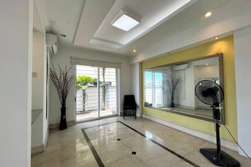 SPACIOUS UNIT & FACING OPEN Double Storey Bungalow Bukit Hijauan, Seksyen 26, Shah Alam (Nearby USJ, Subang Jaya) 