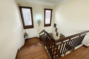 EXTENDED KITCHEN & STRICTLY GATED GUARDED . Double Storey Cluster Semi D Cahaya SPK @ Shah Alam