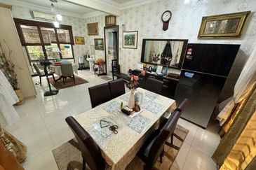 EXTENDED KITCHEN & STRICTLY GATED GUARDED . Double Storey Cluster Semi D Cahaya SPK @ Shah Alam