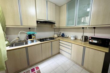 EXTENDED KITCHEN & STRICTLY GATED GUARDED . Double Storey Cluster Semi D Cahaya SPK @ Shah Alam