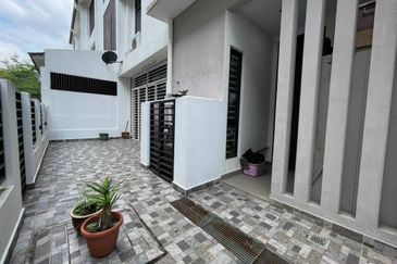 HUGE Built Up & EXCELLENT CONDITION 3 Storey Terrace Maple Denai Alam, Shah Alam