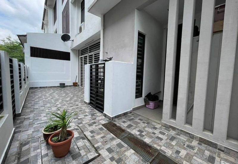 HUGE Built Up & EXCELLENT CONDITION 3 Storey Terrace Maple Denai Alam, Shah Alam