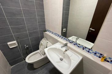 HUGE Built Up & EXCELLENT CONDITION 3 Storey Terrace Maple Denai Alam, Shah Alam