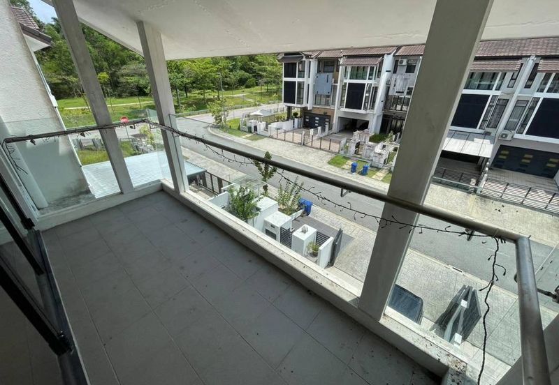 HUGE Built Up & EXCELLENT CONDITION 3 Storey Terrace Maple Denai Alam, Shah Alam