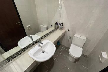 HUGE Built Up & EXCELLENT CONDITION 3 Storey Terrace Maple Denai Alam, Shah Alam