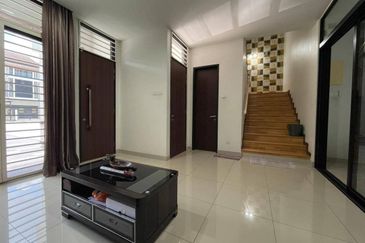 HUGE Built Up & EXCELLENT CONDITION 3 Storey Terrace Maple Denai Alam, Shah Alam