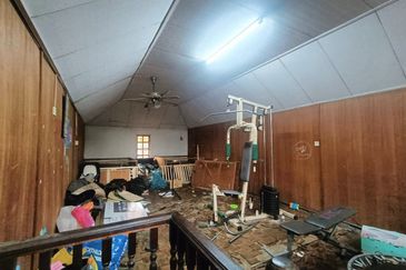 SPACIOUS UNIT & STRATEGIC LOCATION 2.5 Storey Bungalow Seksyen 3, Shah Alam