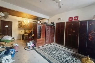 SPACIOUS UNIT & STRATEGIC LOCATION 2.5 Storey Bungalow Seksyen 3, Shah Alam