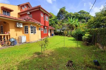 SPACIOUS UNIT & STRATEGIC LOCATION 2.5 Storey Bungalow Seksyen 3, Shah Alam