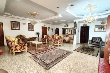 SPACIOUS UNIT & STRATEGIC LOCATION 2.5 Storey Bungalow Seksyen 3, Shah Alam