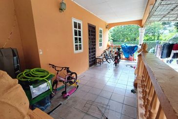 SPACIOUS UNIT & STRATEGIC LOCATION 2.5 Storey Bungalow Seksyen 3, Shah Alam