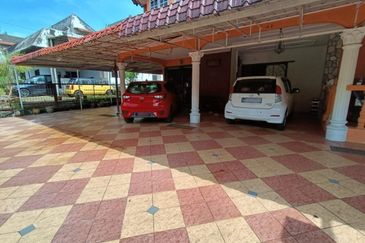 SPACIOUS UNIT & STRATEGIC LOCATION 2.5 Storey Bungalow Seksyen 3, Shah Alam