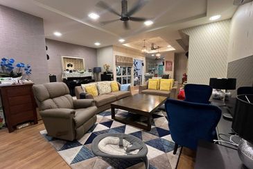 FREEHOLD & EXTENDED KITCHEN Double Storey Terrace Serissa Seksyen U16, Denai Alam