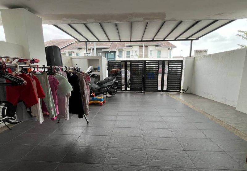 FREEHOLD & EXTENDED KITCHEN Double Storey Terrace Serissa Seksyen U16, Denai Alam