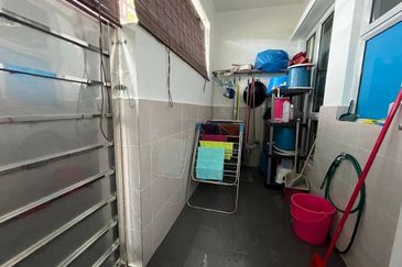 FREEHOLD & EXTENDED KITCHEN Double Storey Terrace Serissa Seksyen U16, Denai Alam