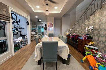 FREEHOLD & EXTENDED KITCHEN Double Storey Terrace Serissa Seksyen U16, Denai Alam