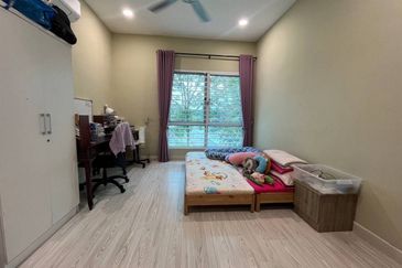 FREEHOLD & EXTENDED KITCHEN Double Storey Terrace Serissa Seksyen U16, Denai Alam