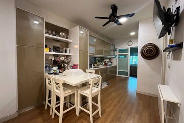 FREEHOLD & EXTENDED KITCHEN Double Storey Terrace Serissa Seksyen U16, Denai Alam