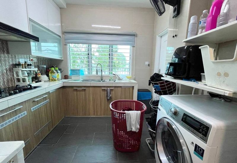 FREEHOLD & EXTENDED KITCHEN Double Storey Terrace Serissa Seksyen U16, Denai Alam