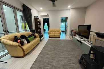 FREEHOLD & EXTENDED KITCHEN Double Storey Terrace Serissa Seksyen U16, Denai Alam