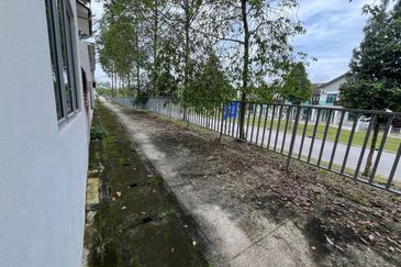FREEHOLD & EXTENDED KITCHEN Double Storey Terrace Serissa Seksyen U16, Denai Alam