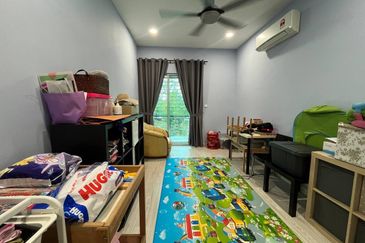 FREEHOLD & EXTENDED KITCHEN Double Storey Terrace Serissa Seksyen U16, Denai Alam