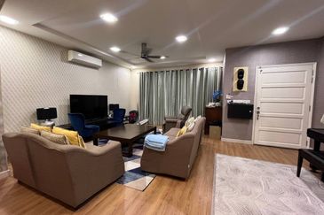 FREEHOLD & EXTENDED KITCHEN Double Storey Terrace Serissa Seksyen U16, Denai Alam