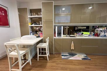 FREEHOLD & EXTENDED KITCHEN Double Storey Terrace Serissa Seksyen U16, Denai Alam