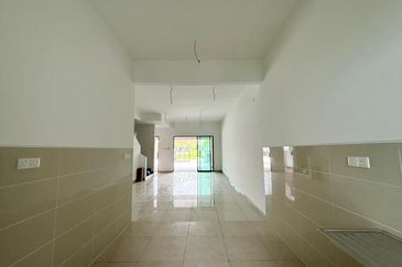 FACING PLAYGROUND | VACANT UNIT  Double Storey Terrace Viola Alam Impian, Shah Alam