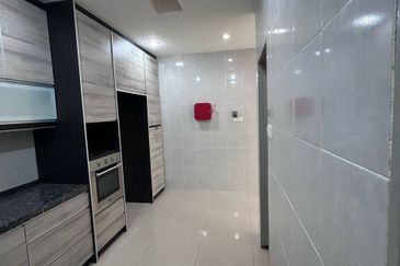 PARTLY RENOVATED with EXTRA Land SEMI-D Cluster 2-storey house SP10, Bandar Saujana Putra 