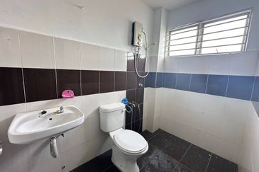 NEWLY PAINTED/EXTENDED & RENOVATED/ 2-Storey Terrace House SP4, Bandar Saujana Putra 