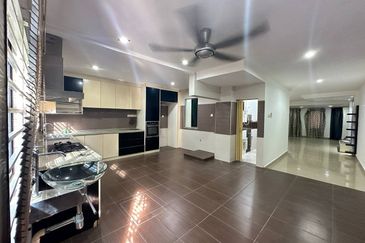 NEWLY PAINTED/EXTENDED & RENOVATED/ 2-Storey Terrace House SP4, Bandar Saujana Putra 