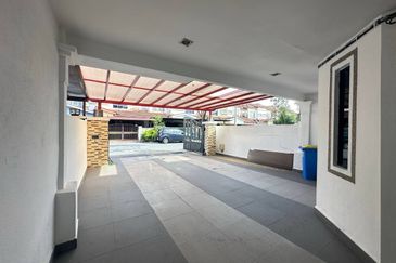 NEWLY PAINTED/EXTENDED & RENOVATED/ 2-Storey Terrace House SP4, Bandar Saujana Putra 