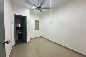 NEWLY PAINTED/EXTENDED & RENOVATED/ 2-Storey Terrace House SP4, Bandar Saujana Putra 