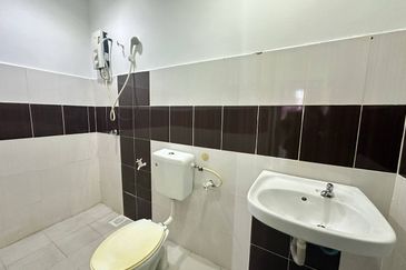 NEWLY PAINTED/EXTENDED & RENOVATED/ 2-Storey Terrace House SP4, Bandar Saujana Putra 