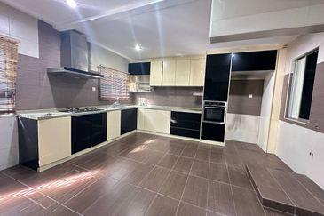 NEWLY PAINTED/EXTENDED & RENOVATED/ 2-Storey Terrace House SP4, Bandar Saujana Putra 