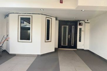 NEWLY PAINTED/EXTENDED & RENOVATED/ 2-Storey Terrace House SP4, Bandar Saujana Putra 