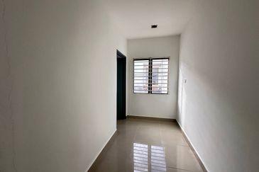 NEWLY PAINTED/EXTENDED & RENOVATED/ 2-Storey Terrace House SP4, Bandar Saujana Putra 