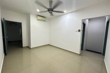 NEWLY PAINTED/EXTENDED & RENOVATED/ 2-Storey Terrace House SP4, Bandar Saujana Putra 