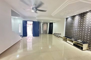 NEWLY PAINTED/EXTENDED & RENOVATED/ 2-Storey Terrace House SP4, Bandar Saujana Putra 