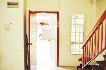 RENOVATED Double Storey Terrace House SP4 Bandar Saujana Putra