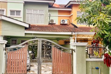RENOVATED Double Storey Terrace House SP4 Bandar Saujana Putra