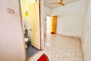 CHEAPEST unit Facing OPEN 4 Bedroom Single Storey SP 1 Bandar Saujana Putra