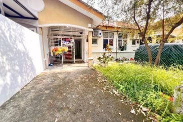 CHEAPEST unit Facing OPEN 4 Bedroom Single Storey SP 1 Bandar Saujana Putra