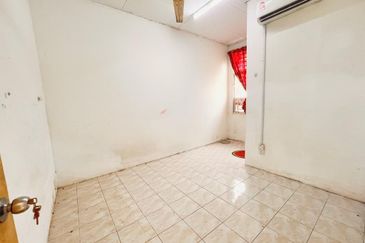 CHEAPEST unit Facing OPEN 4 Bedroom Single Storey SP 1 Bandar Saujana Putra