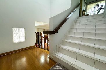 FULLY RENOVATED & EXTENDED  Semi-D Double Storey Taman Puncak Utama, Kajang