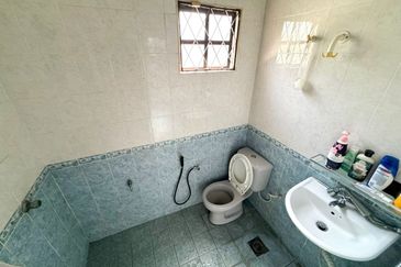 FULLY RENOVATED & EXTENDED  Semi-D Double Storey Taman Puncak Utama, Kajang