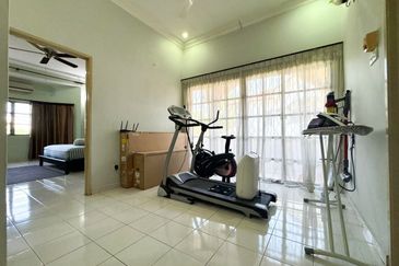 FULLY RENOVATED & EXTENDED  Semi-D Double Storey Taman Puncak Utama, Kajang